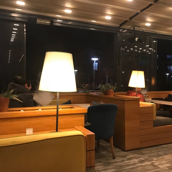 Foto tirada no(a) +252 Nargile Lounge por Noyan B. em 12/3/2019