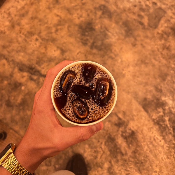 8/15/2022 tarihinde AATziyaretçi tarafından BEAR CUB ®️ Specialty coffee Roasteryمحمصة بير كب للقهوة المختصة'de çekilen fotoğraf