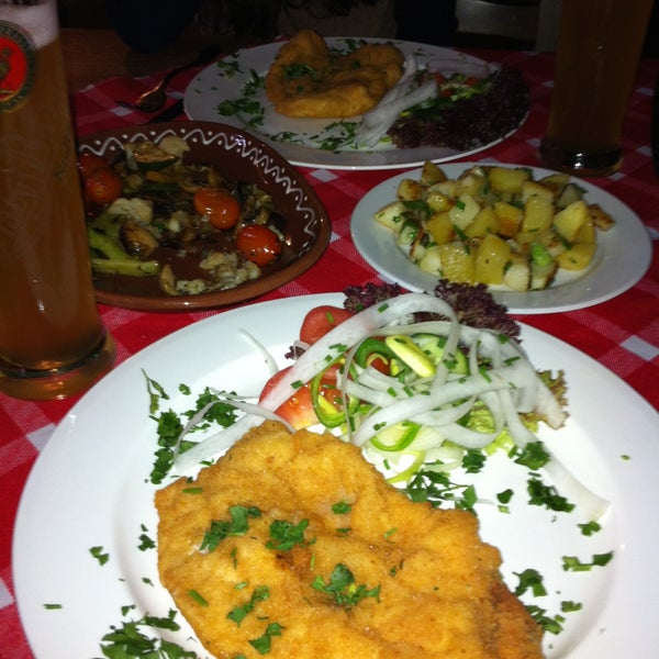 5/11/2013 tarihinde Júlia S.ziyaretçi tarafından Bratislava Flagship Restaurant'de çekilen fotoğraf