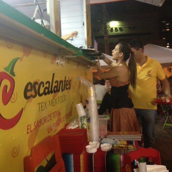 รูปภาพถ่ายที่ Escalante&#39;s Tex-Mex Food โดย Beto M. เมื่อ 9/13/2013