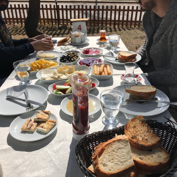 10/30/2019にh.f.c K.がAbant Çamlık Restoranで撮った写真