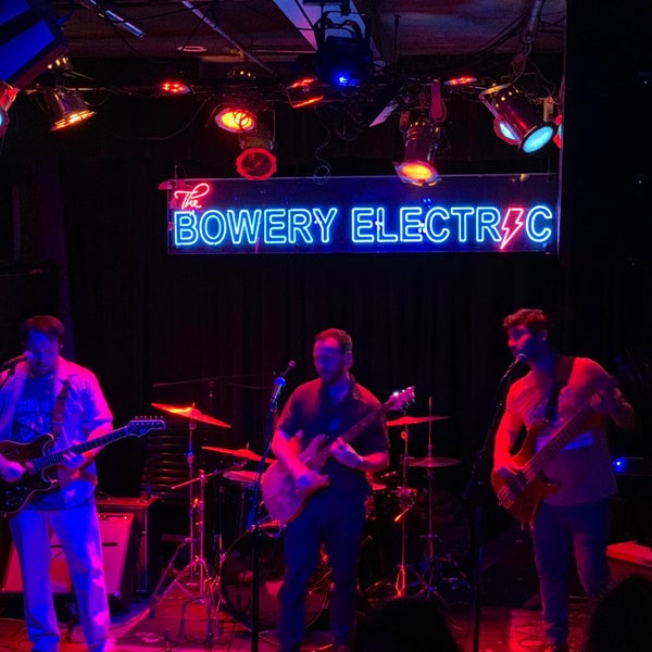 รูปภาพถ่ายที่ The Bowery Electric โดย Alec D. เมื่อ 10/12/2019