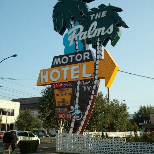 Photo taken at Palms Motel by Laura on 9/24/2012