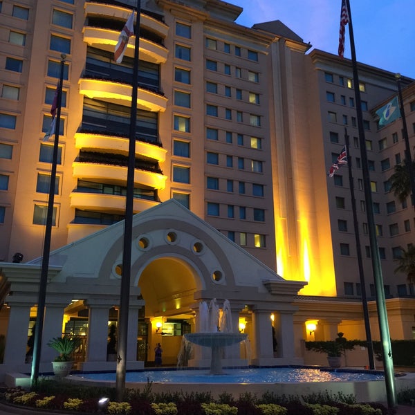 Foto diambil di The Florida Hotel &amp; Conference Center oleh Thom D. pada 8/31/2015