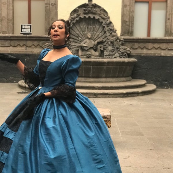 Palacio de los condes de Santiago de Calimaya (Ayer y Hoy) Downtown