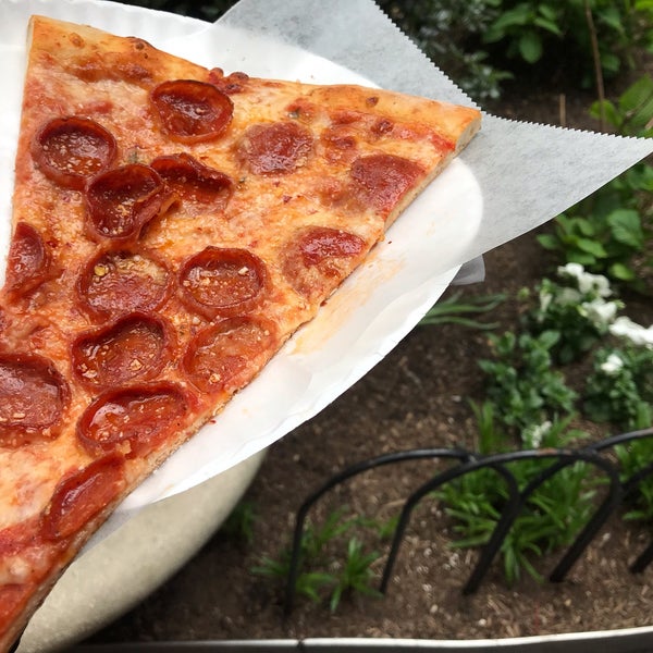 5/9/2019にD. BobがUnderground Pizzaで撮った写真