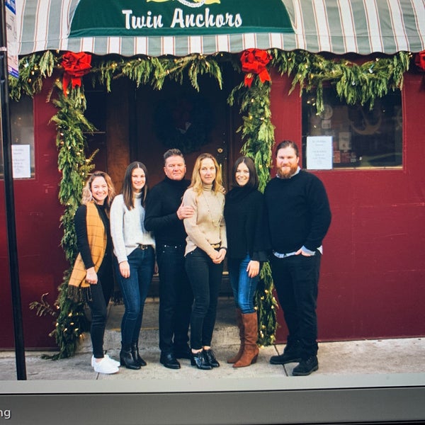 Das Foto wurde bei Twin Anchors Restaurant &amp; Tavern von Zach C. am 12/27/2019 aufgenommen