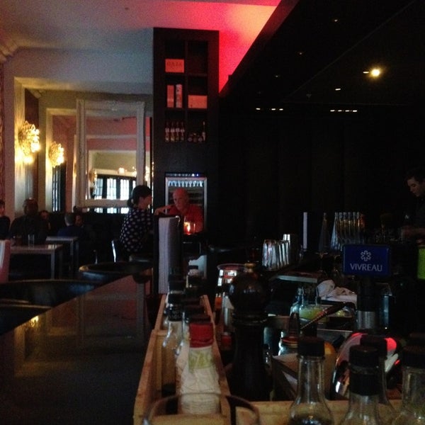 4/6/2013 tarihinde @RinaChong w.ziyaretçi tarafından Uva Wine &amp; Cocktail Bar'de çekilen fotoğraf