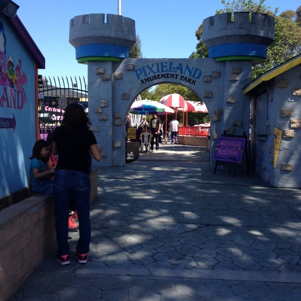 Das Foto wurde bei Pixieland Amusement Park von Barry S. am 4/13/2014 aufgenommen