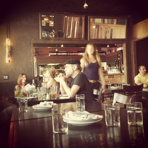 Foto tirada no(a) The Six Restaurant por Jason C. em 5/26/2013