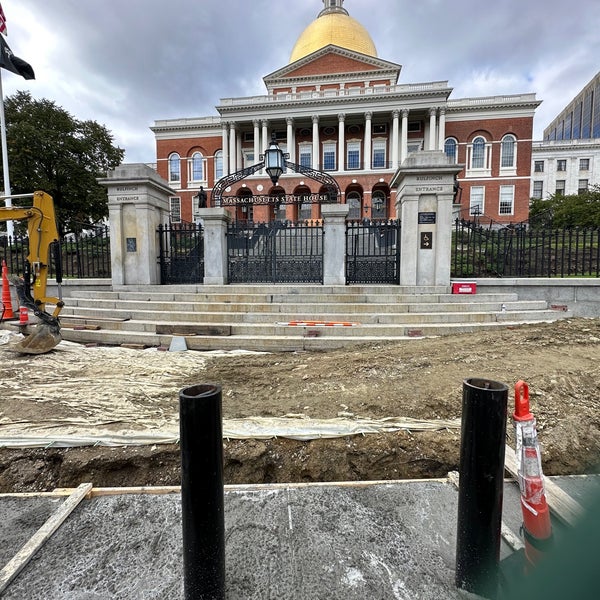รูปภาพถ่ายที่ Massachusetts State House โดย Luciano C. เมื่อ 9/21/2022