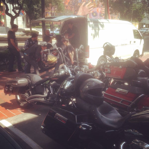 Photo prise au Capital Harley-Davidson par Mauricio R. le7/29/2015