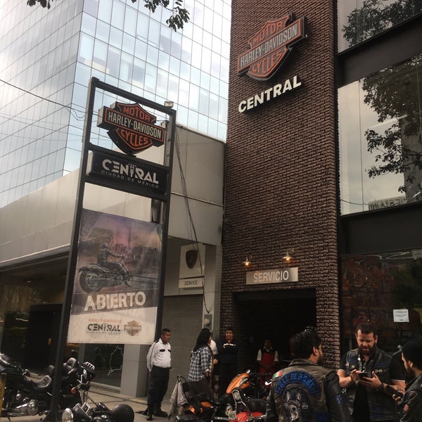 Foto tirada no(a) Capital Harley-Davidson por Mauricio R. em 9/2/2017