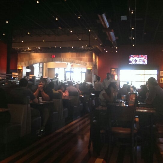 Foto scattata a BJ&#39;s Restaurant &amp; Brewhouse da Kevin A. il 10/12/2013