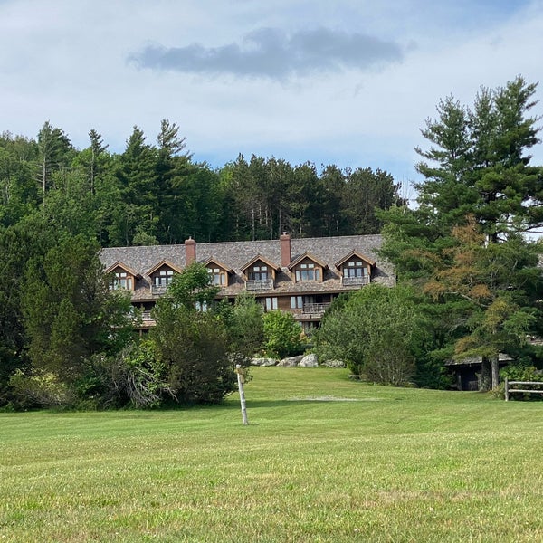 Photo taken at Trapp Family Lodge by Sarah M. on 7/10/2021