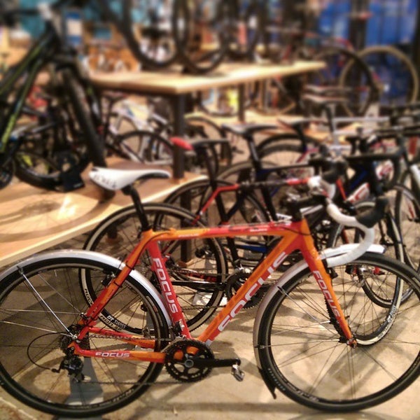 Foto tirada no(a) Portland Bicycle Studio por Molly C. em 12/11/2014
