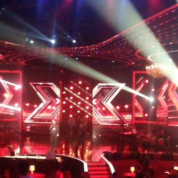 Х фактора 4. Икс фактор италия. The x factor. Икс фактор жюри. Телекастинг.