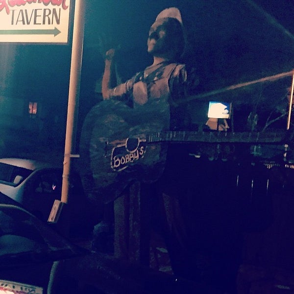 3/21/2016 tarihinde Aimee F.ziyaretçi tarafından Bobby&#39;s Idle Hour Tavern'de çekilen fotoğraf