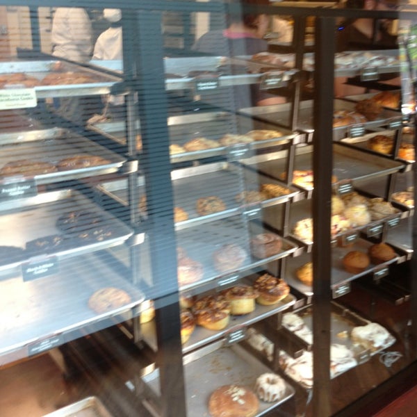 7/10/2013에 Carlos R.님이 Specialty’s Café &amp; Bakery에서 찍은 사진