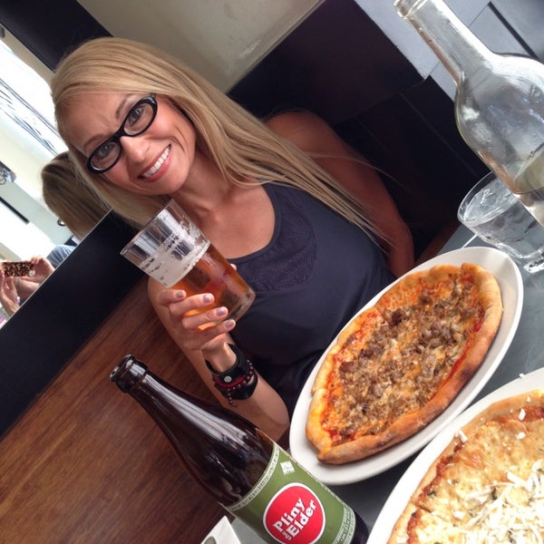 Photo taken at Azzurro Pizzeria e Enoteca by Claudia B. on 9/7/2013