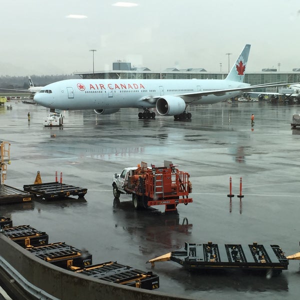 Photo taken at Vancouver International Airport (YVR) by Fernando S. on 2/12/2015