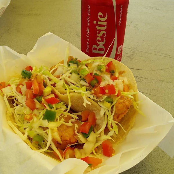 7/17/2015에 Daniel G.님이 Ricky&#39;s Fish Tacos에서 찍은 사진