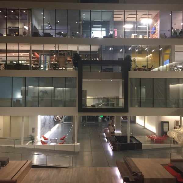 Photo taken at Airbnb HQ by Jie B. on 11/13/2015
