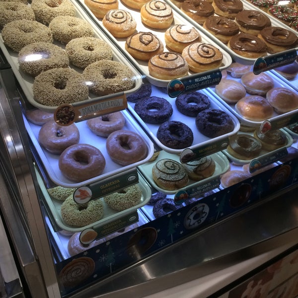 Photo taken at Krispy Kreme by Pauliina on 12/5/2014