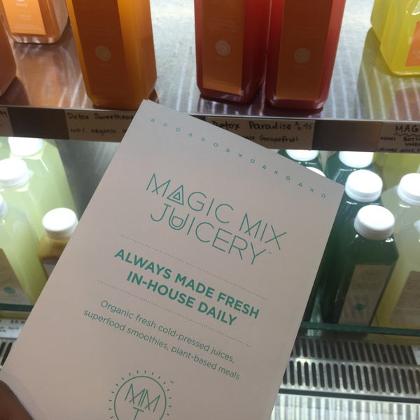 Foto scattata a Magic Mix Juicery da Lily I. il 10/17/2015