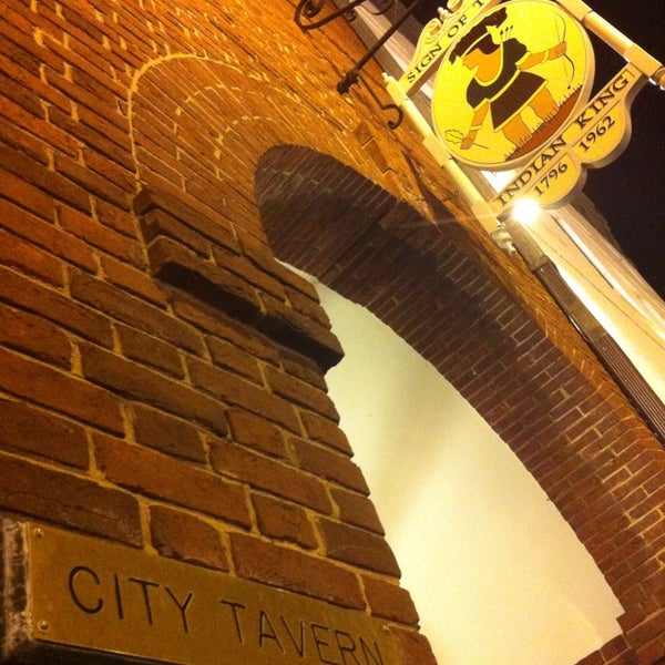 Foto tirada no(a) City Tavern Club por Lily I. em 3/12/2014