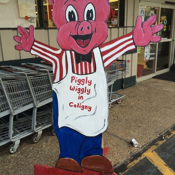 Photo taken at Piggly Wiggly by Francesca F. on 8/7/2014