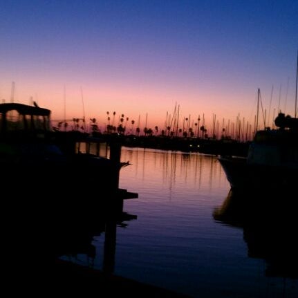 Photo taken at Harbor Fish and Chips by Lucy G. on 9/12/2011