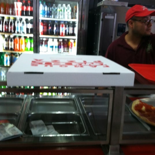 รูปภาพถ่ายที่ Famous Amadeus Pizza โดย Julliana J. เมื่อ 5/6/2012