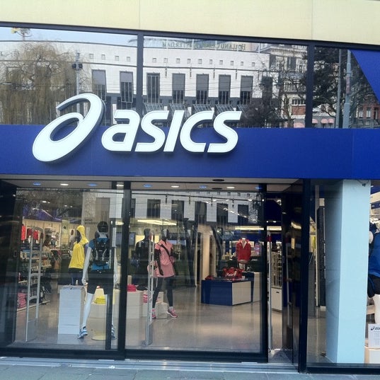 Снимок сделан в ASICS Flagship Store Amsterdam пользователем Mike W. 2/20/2011