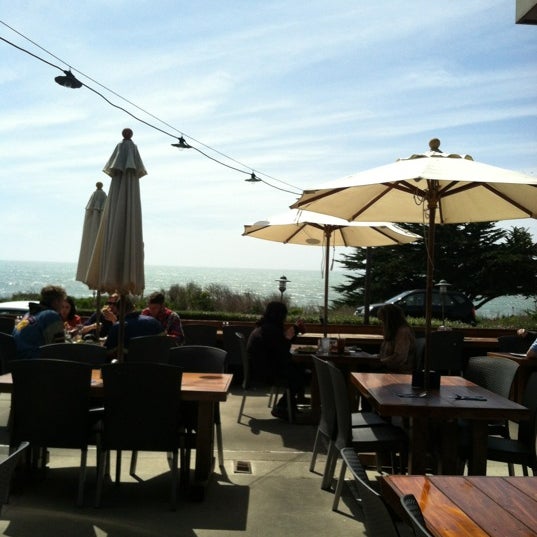 4/3/2012 tarihinde Lesliann G.ziyaretçi tarafından Moonstone Beach Bar &amp; Grill'de çekilen fotoğraf