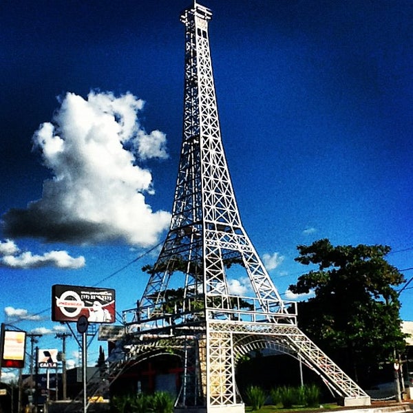 картинка эйфелева башня в париже. франция около эльфовой башни. франция париж эйфелева башня. железная башня в париже. вечер в париже.