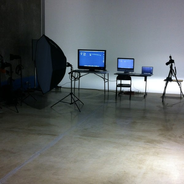 Photo taken at Public Studio - Foro Estudio de Foto y Video - by David S. on 7/10/2013