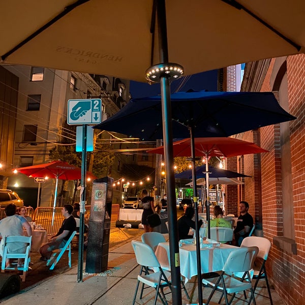 รูปภาพถ่ายที่ Court Street Bar &amp; Restaurant โดย Olya G. เมื่อ 8/26/2020