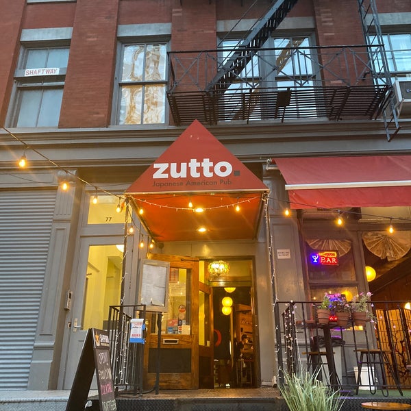 รูปภาพถ่ายที่ Zutto Japanese American Pub โดย Olya G. เมื่อ 8/10/2020