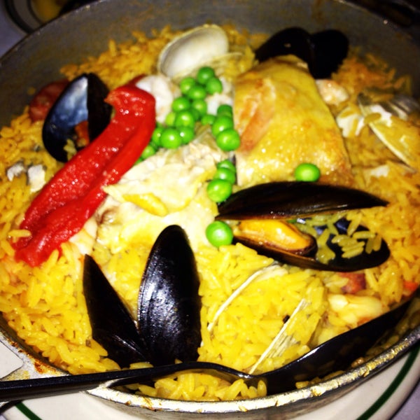Снимок сделан в Sevilla Restaurant пользователем Michelle 5/12/2013