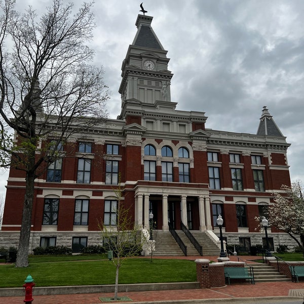 Downtown Clarksville Bar in Clarksville