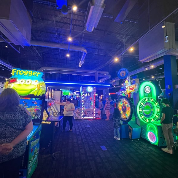 Photo taken at Dave &amp; Buster&#39;s by Şeyma A. on 7/27/2022