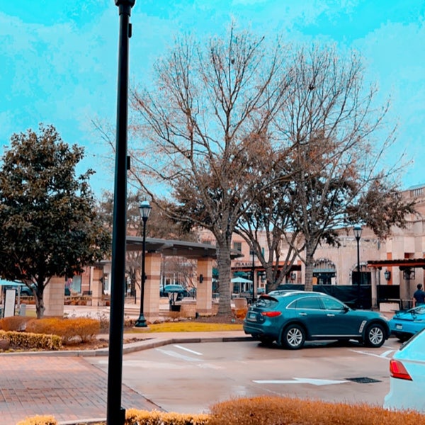 La Centerra at Cinco Ranch Shopping Mall