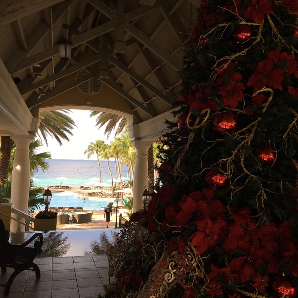 Foto diambil di Curaçao Marriott Beach Resort &amp; Emerald Casino oleh ᴡ N. pada 1/4/2016