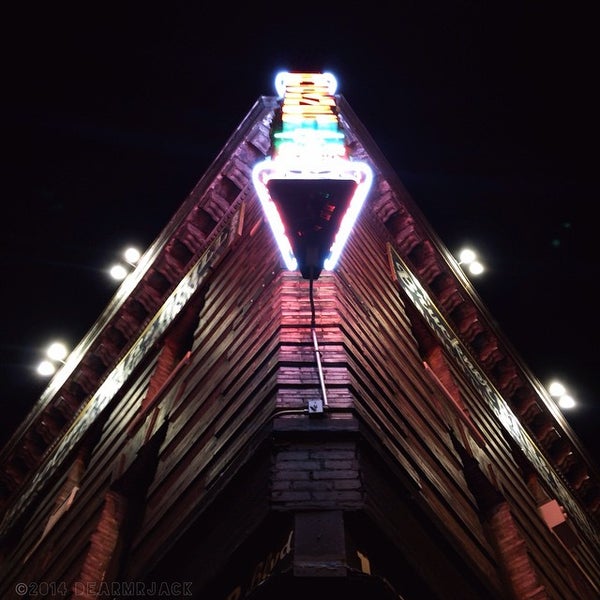 9/22/2014 tarihinde A L E Xziyaretçi tarafından Bruckner Bar &amp; Grill'de çekilen fotoğraf