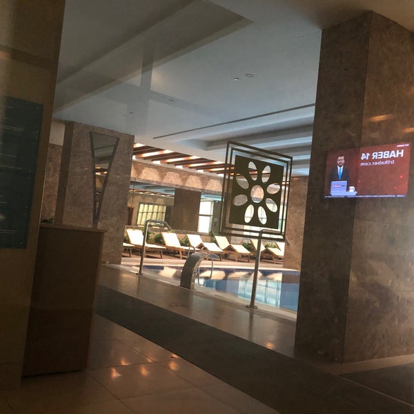 Foto diambil di DoubleTree by Hilton Istanbul Atasehir Hotel &amp; Conference Centre oleh LEONIDA5 pada 11/23/2019