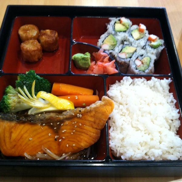 Foto scattata a Mogu Sushi da Sherri W. il 3/12/2014
