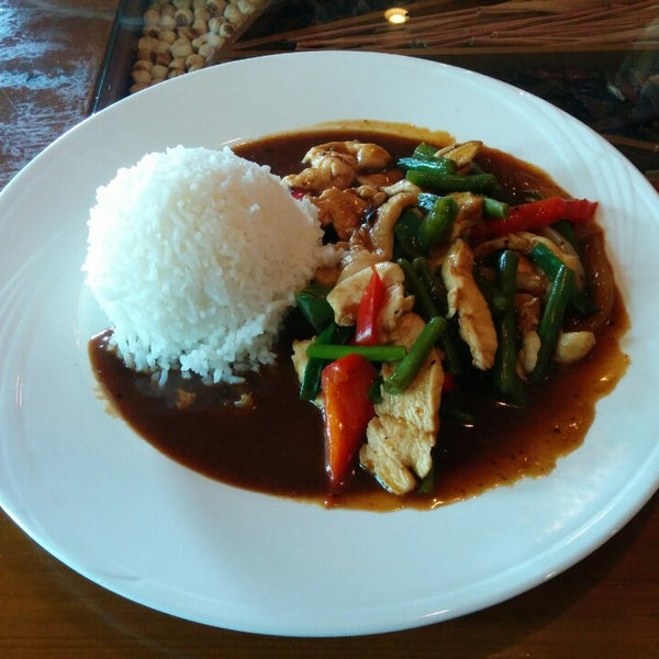 Снимок сделан в Little Thai Cuisine пользователем Jonathan K. 9/25/2014