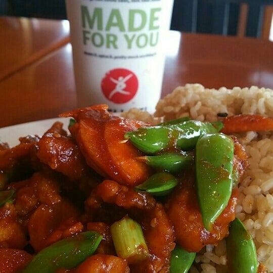 Photo taken at Pei Wei by Melvin M. on 11/13/2015