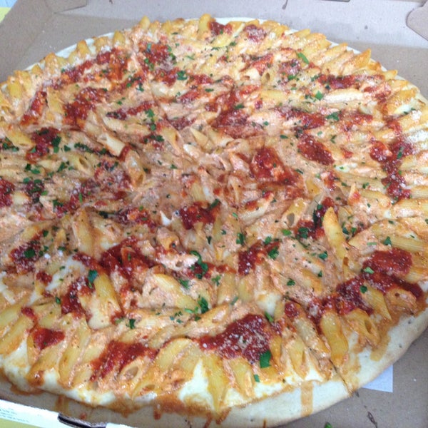 5/12/2013にCarlos V.がLuigi&#39;s Pizzaで撮った写真